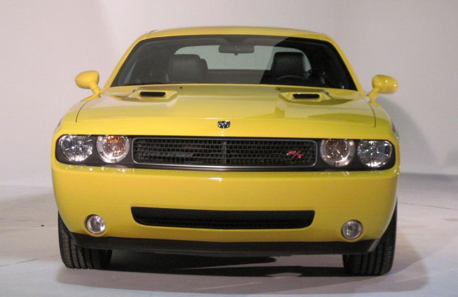  Dodge Challenger Detonator Yellow 2010 года  (фото 2 из 2)